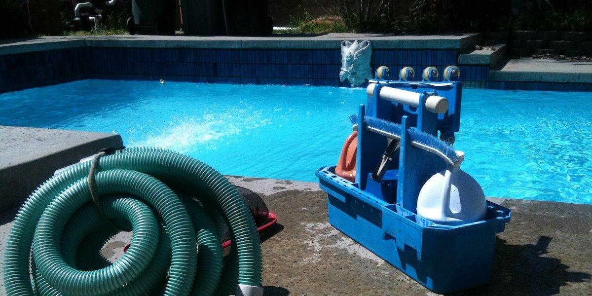 4 Reasons You Need a Swimming Pool Service in Houston