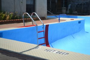pool maintenance, water level
