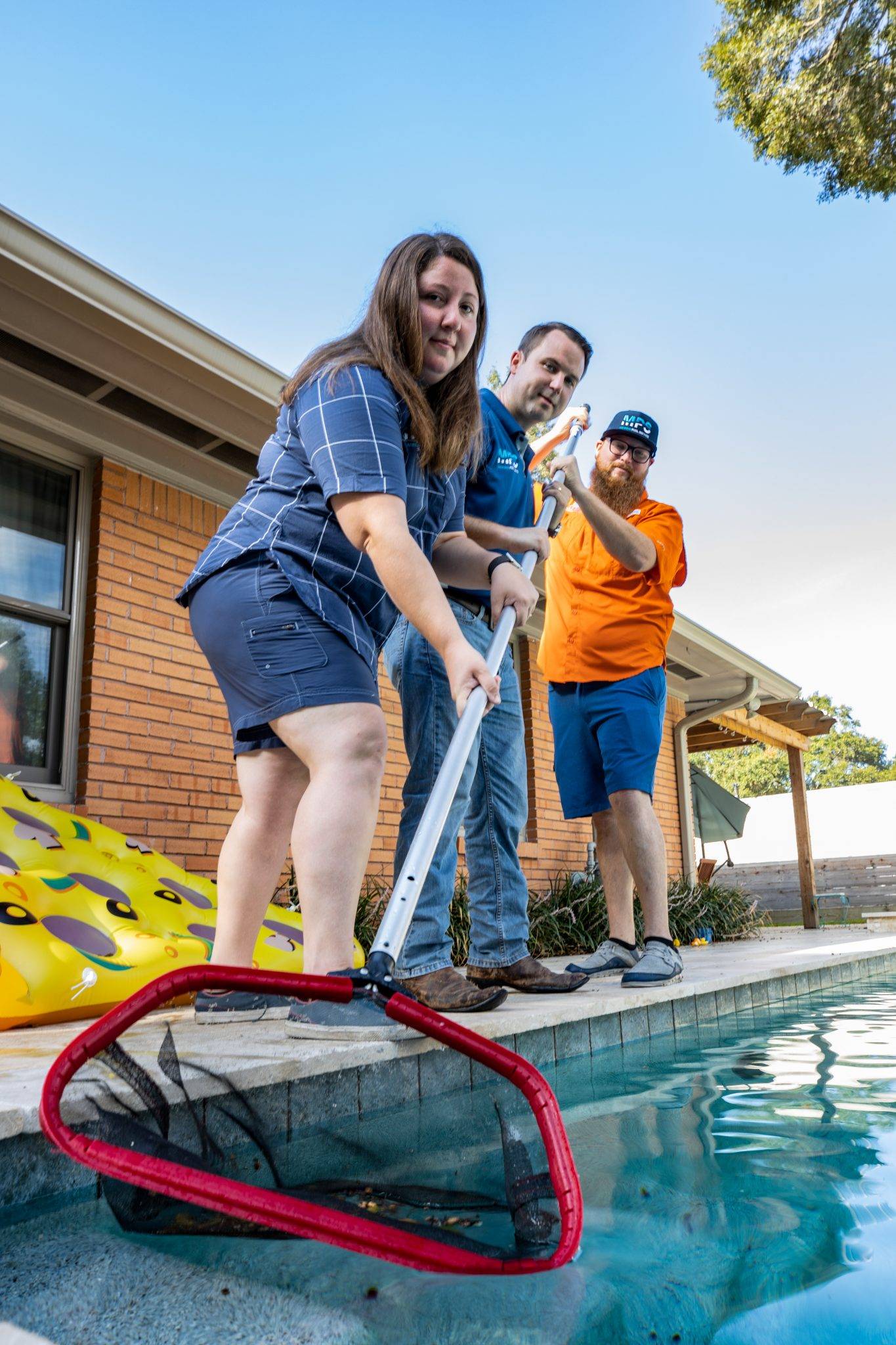 maintence team cleaning pool manning pool service