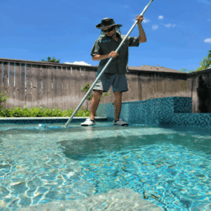 Pool cleaning with Equipment